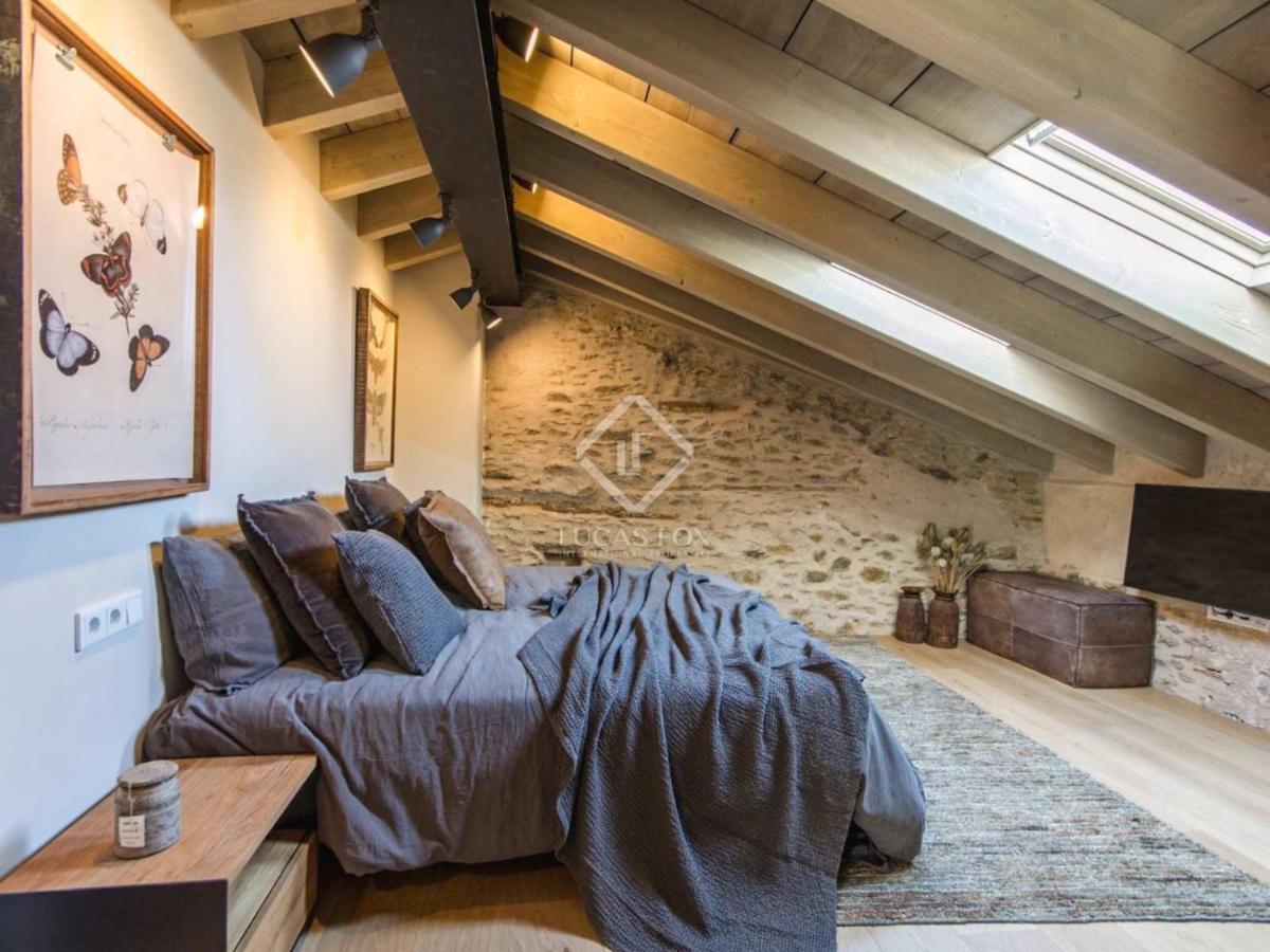 Villa Age *